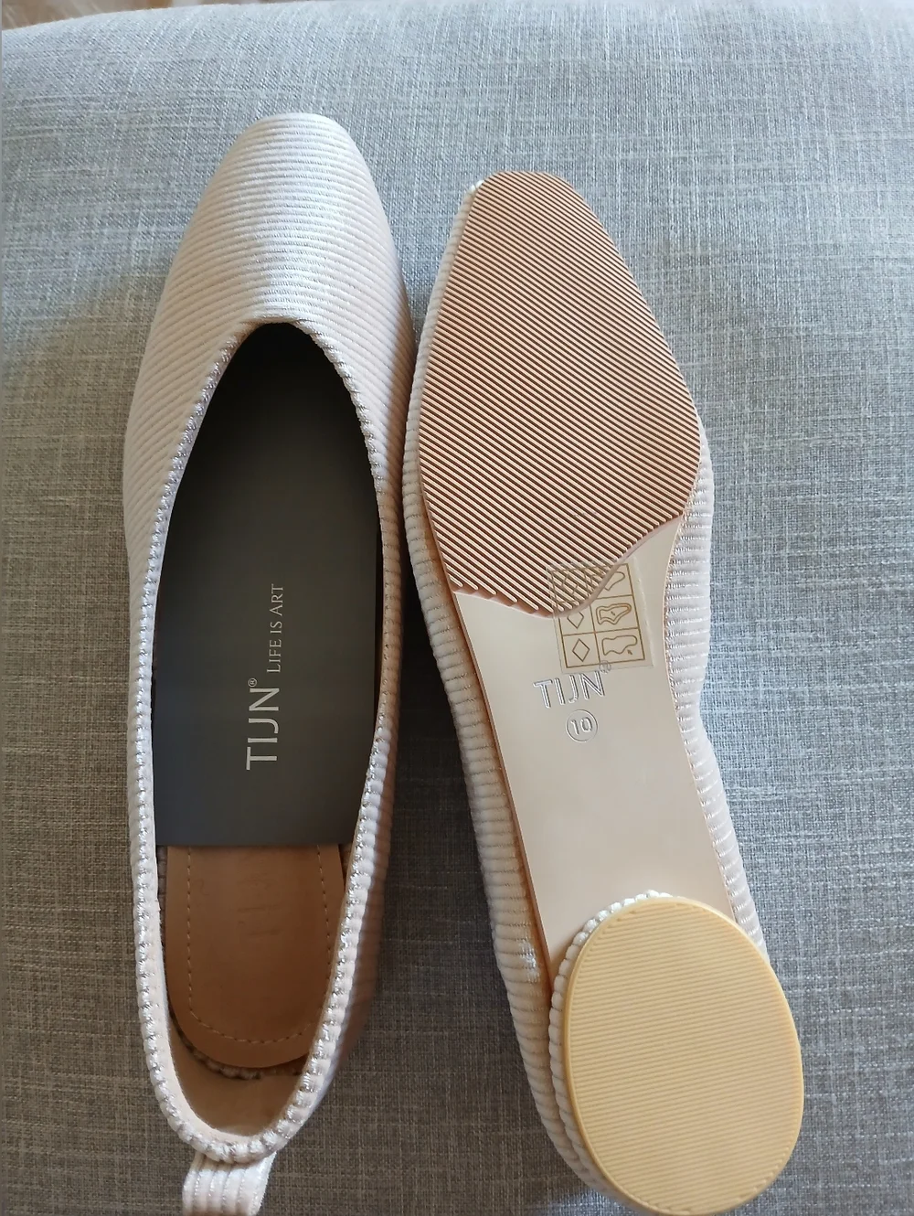 Flats - Picture 2 of 5